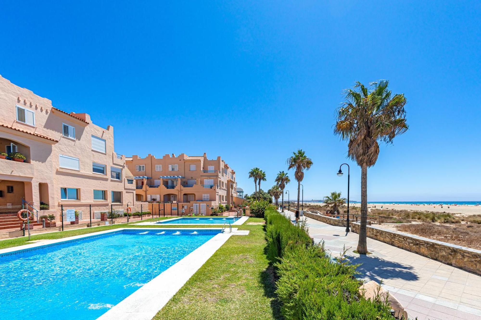 Beachfront, Pool, Terrace, Garage & Fibre Internet Tarifa Exterior photo